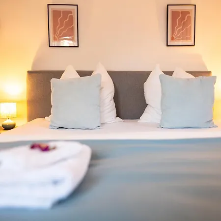 Greentreehomes - Zentral - Parkmoeglichkeiten - Familienfreundlich Apartman